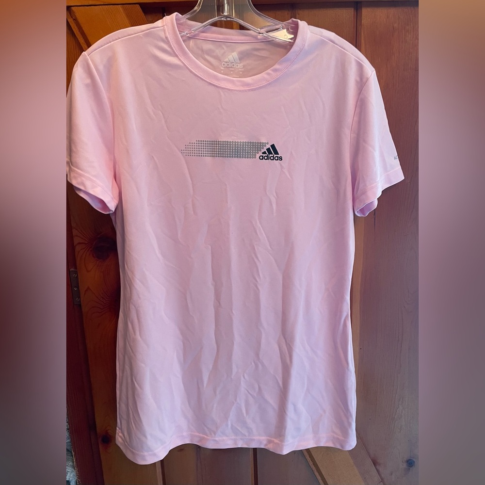 Adidas women’s moisture wicking quick dry t-shirt. Medium. Pink. Excellent cond.